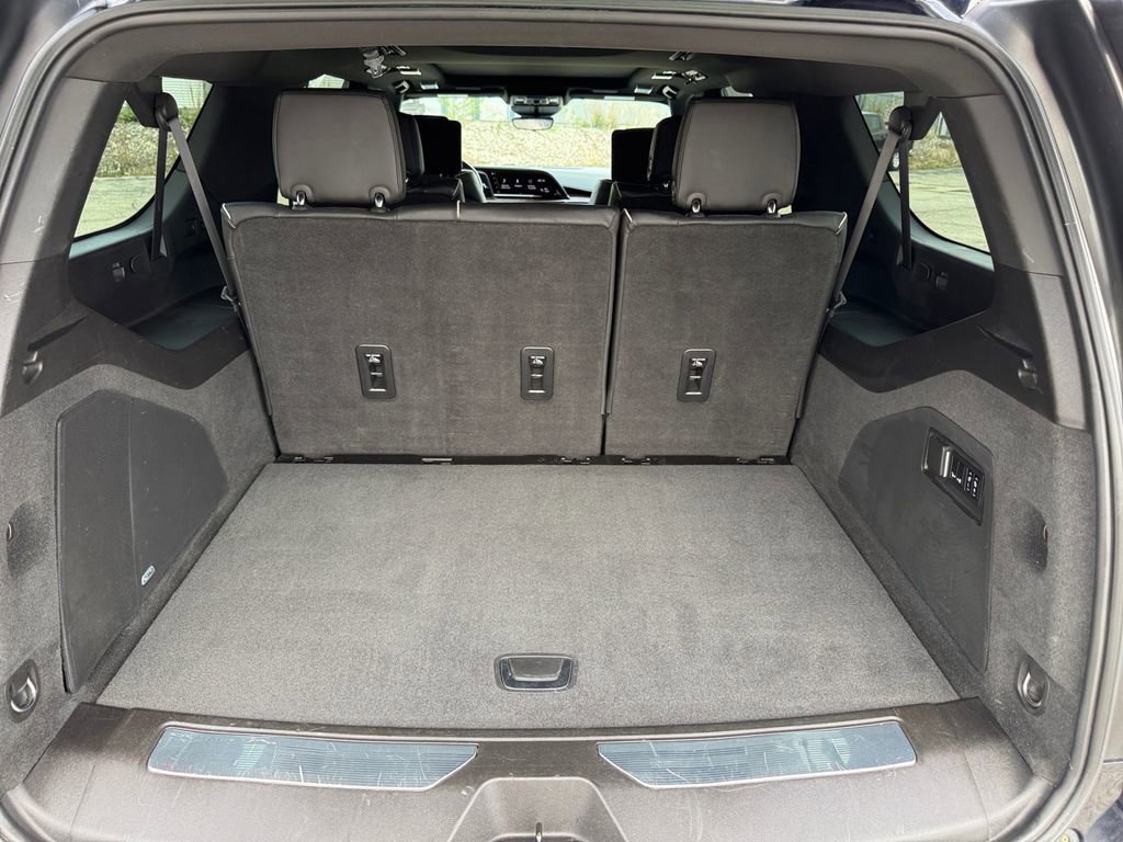 Used 2021 Cadillac Escalade ESV Premium Luxury w/ Driver Assist Tech Package AWD/4WD image 27