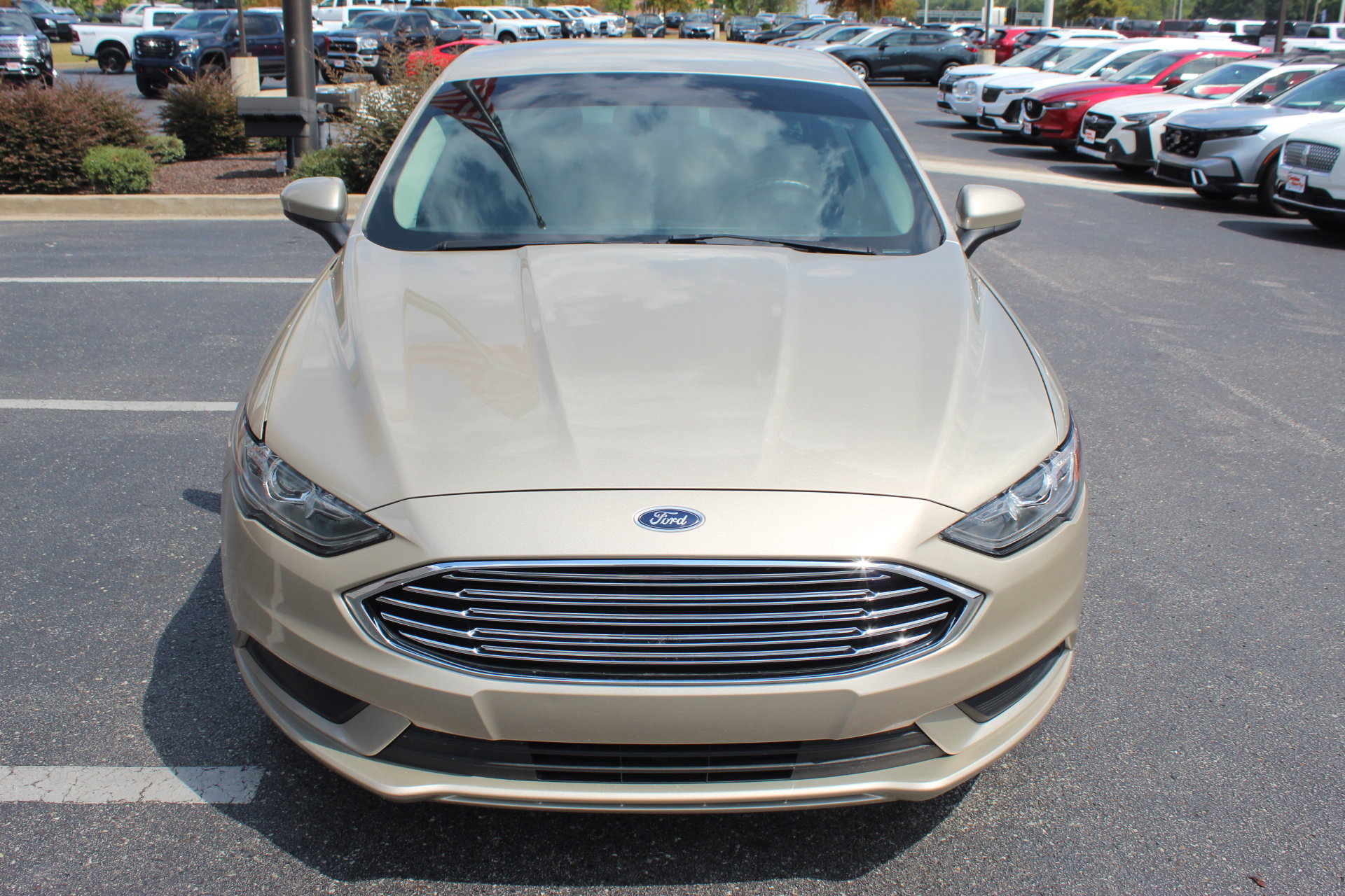Used 2018 Ford Fusion SE w/ Fusion SE Technology Package image 3