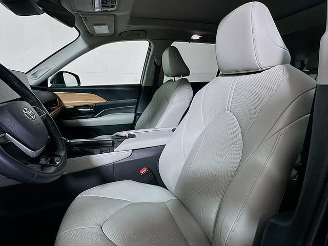 Used 2024 Toyota Grand Highlander AWD image 11
