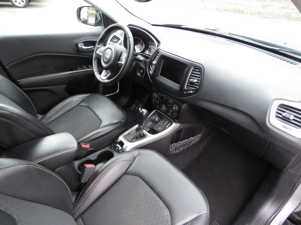 Used 2019 Jeep Compass Latitude w/ Popular Equipment Group AWD/4WD image 14