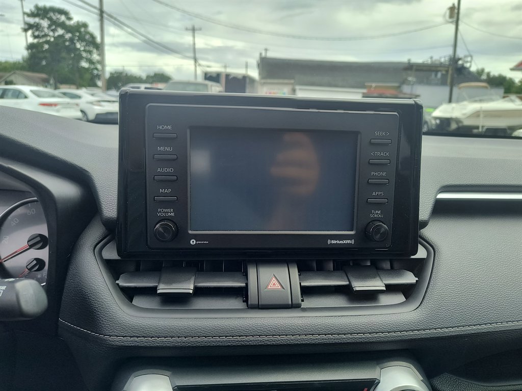 Used 2020 Toyota RAV4 LE image 18