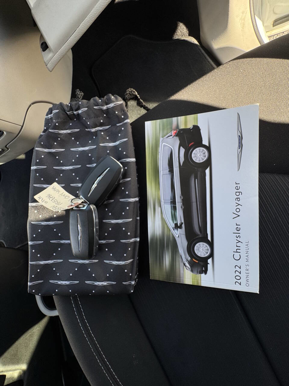 Used 2022 Chrysler Voyager LX image 59