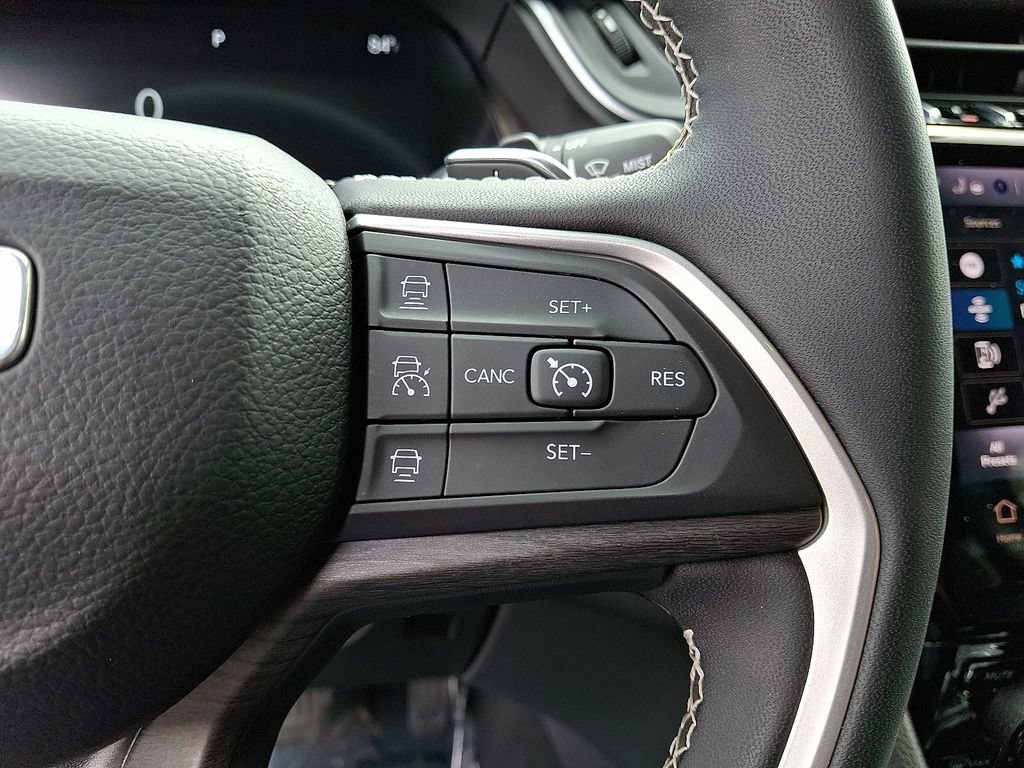 Certified 2023 Jeep Grand Cherokee Limited AWD/4WD image 23