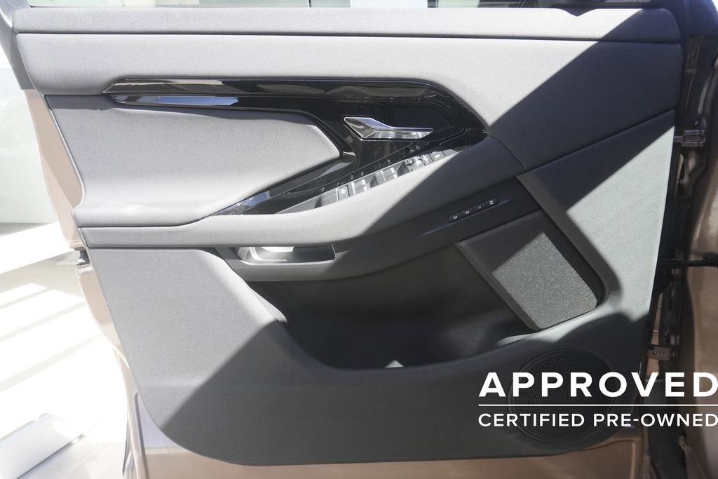 Used 2026 Land Rover Range Rover Evoque Dynamic SE image 17