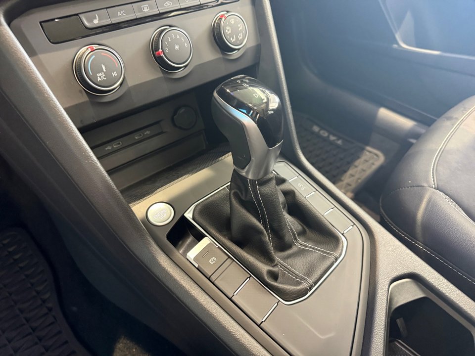 Certified 2022 Volkswagen Taos SE w/ Panoramic Sunroof Package image 24