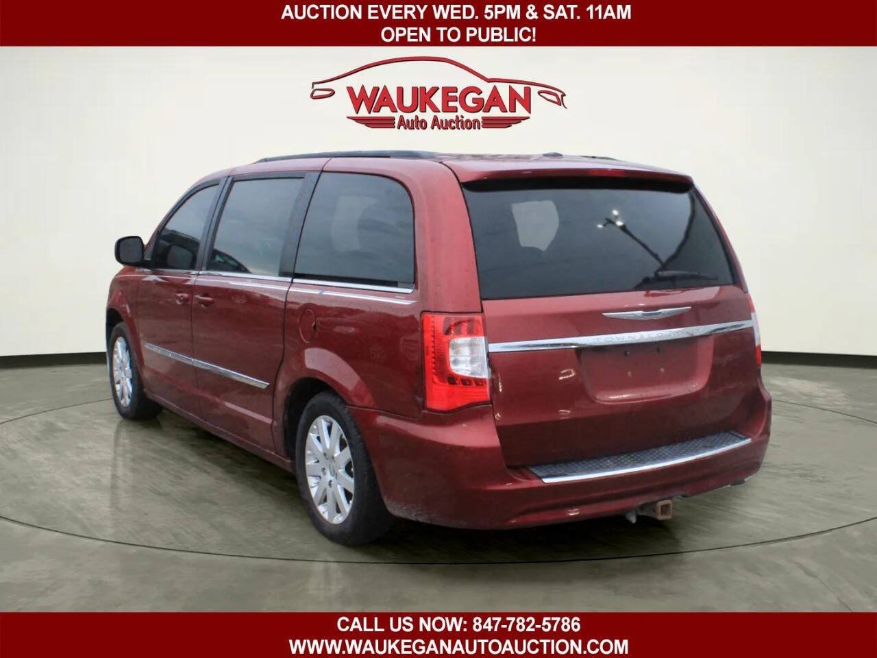 Used 2013 Chrysler Town & Country Touring w/ Trailer Tow Group FWD image 4