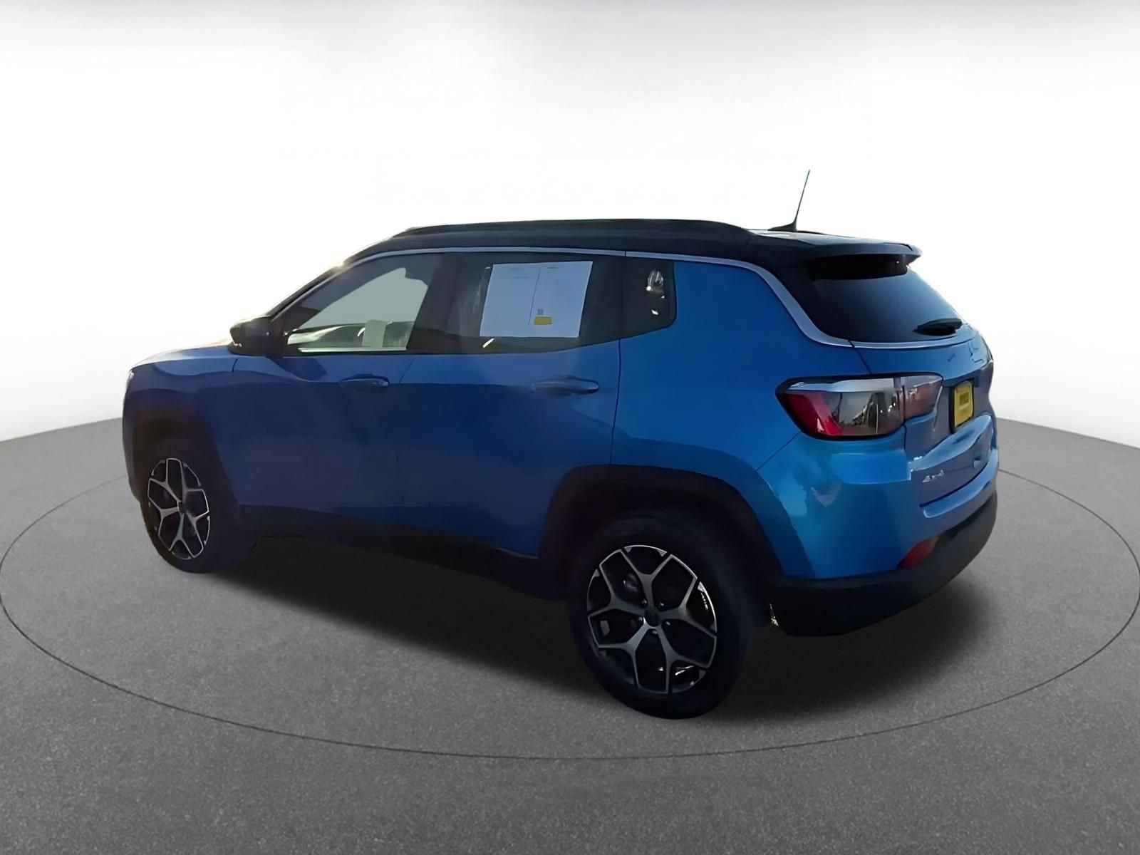 Used 2025 Jeep Compass Limited AWD/4WD image 9