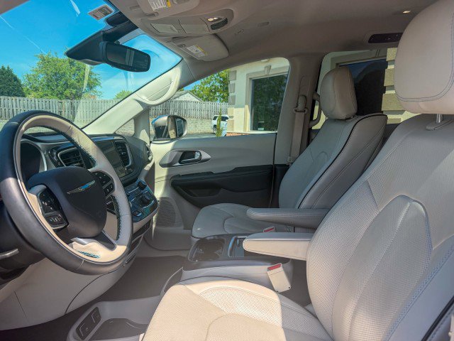 Used 2018 Chrysler Pacifica Limited w/ Advanced Safetytec Group FWD image 5