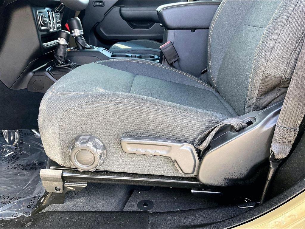 Used 2025 Jeep Wrangler Sport AWD/4WD image 34