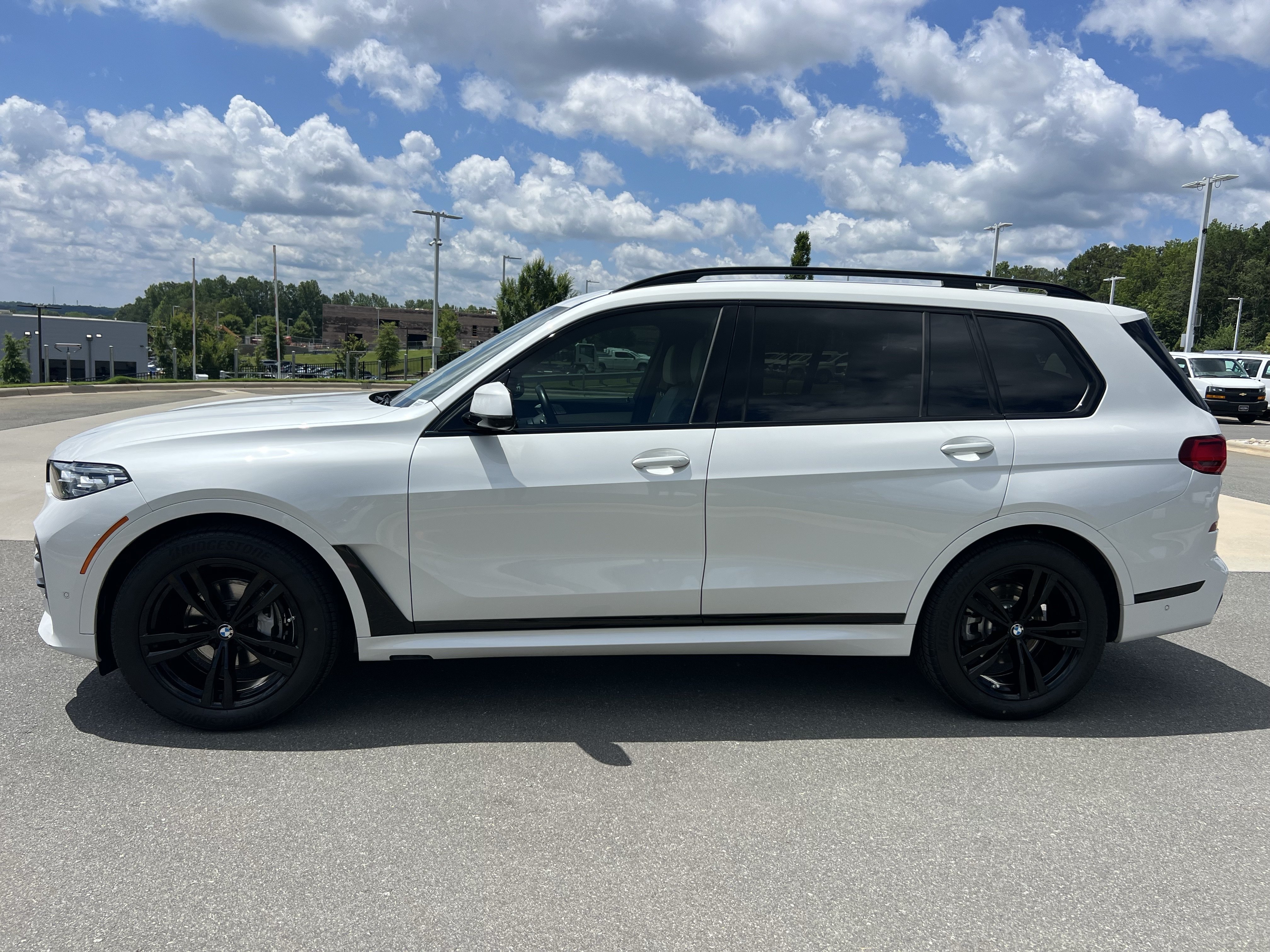 Used 2022 BMW X7 xDrive40i w/ M Sport Package AWD/4WD image 6