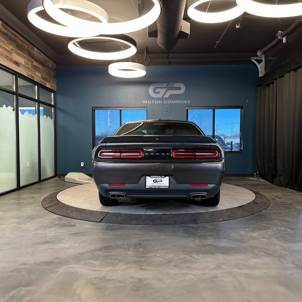Used 2018 Dodge Challenger SXT w/ Blacktop Package RWD image 4