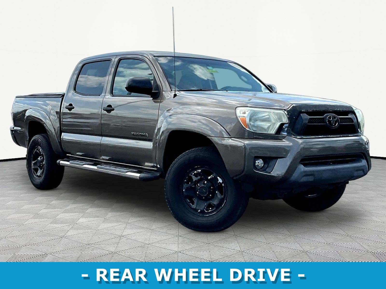 Used 2015 Toyota Tacoma PreRunner w/ SR5 Package RWD image 3