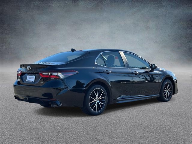 Used 2022 Toyota Camry SE image 2
