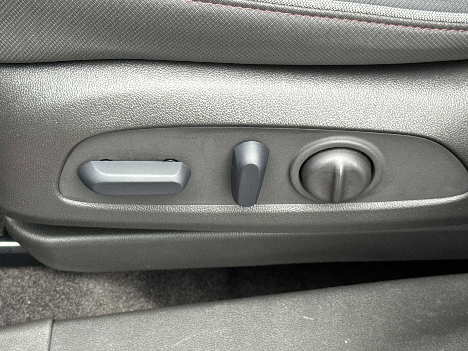 Used 2023 Chevrolet TrailBlazer RS w/ Sun and Liftgate Package AWD/4WD image 16