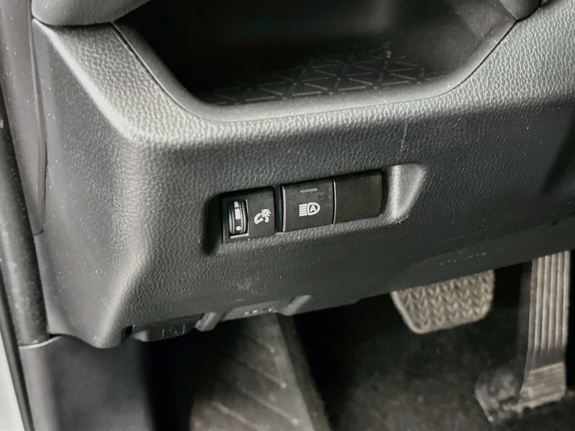 Used 2024 Toyota RAV4 LE AWD/4WD image 17