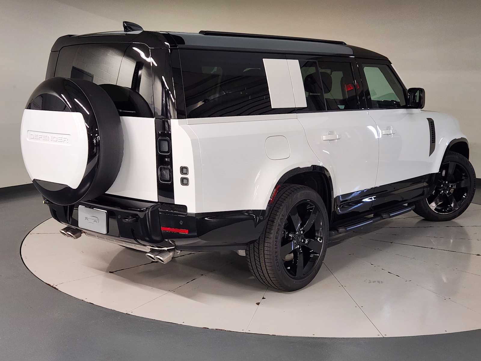 New 2026 Land Rover Defender 130 V8 AWD/4WD image 2
