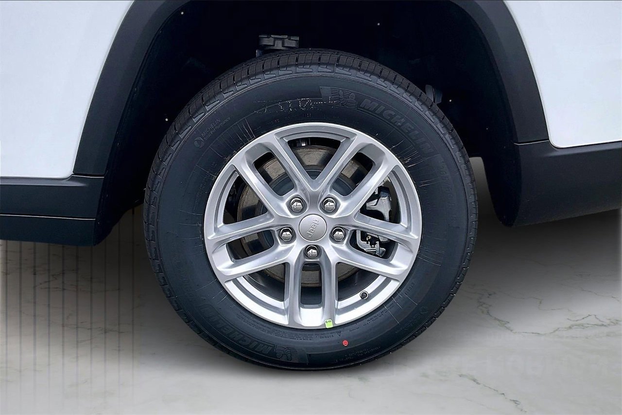 New 2025 Jeep Grand Cherokee L Laredo w/ Luxury Tech Group I image 35