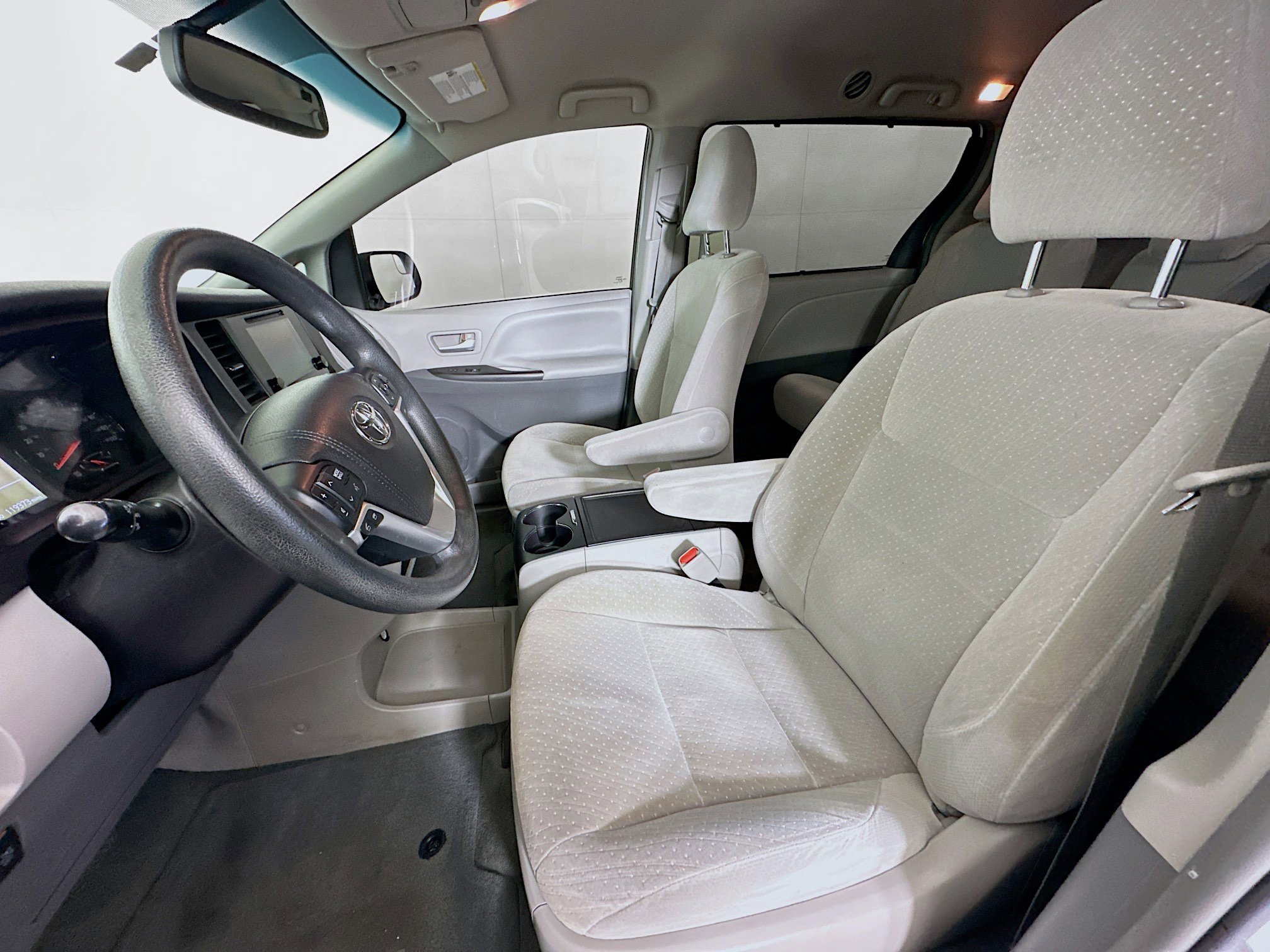 Used 2017 Toyota Sienna LE image 13