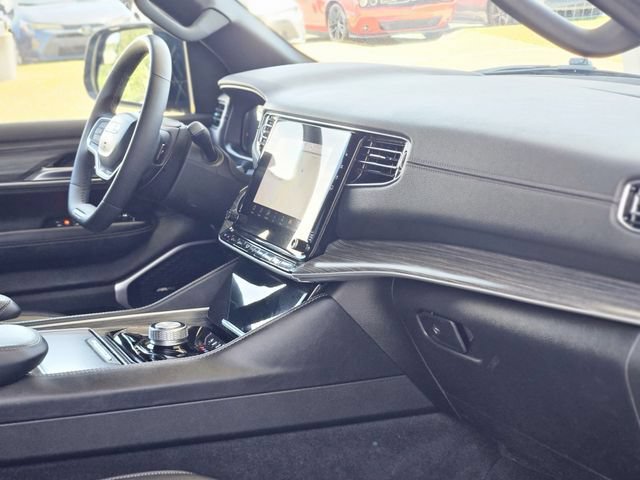 Used 2024 Jeep Wagoneer L Series II RWD image 13