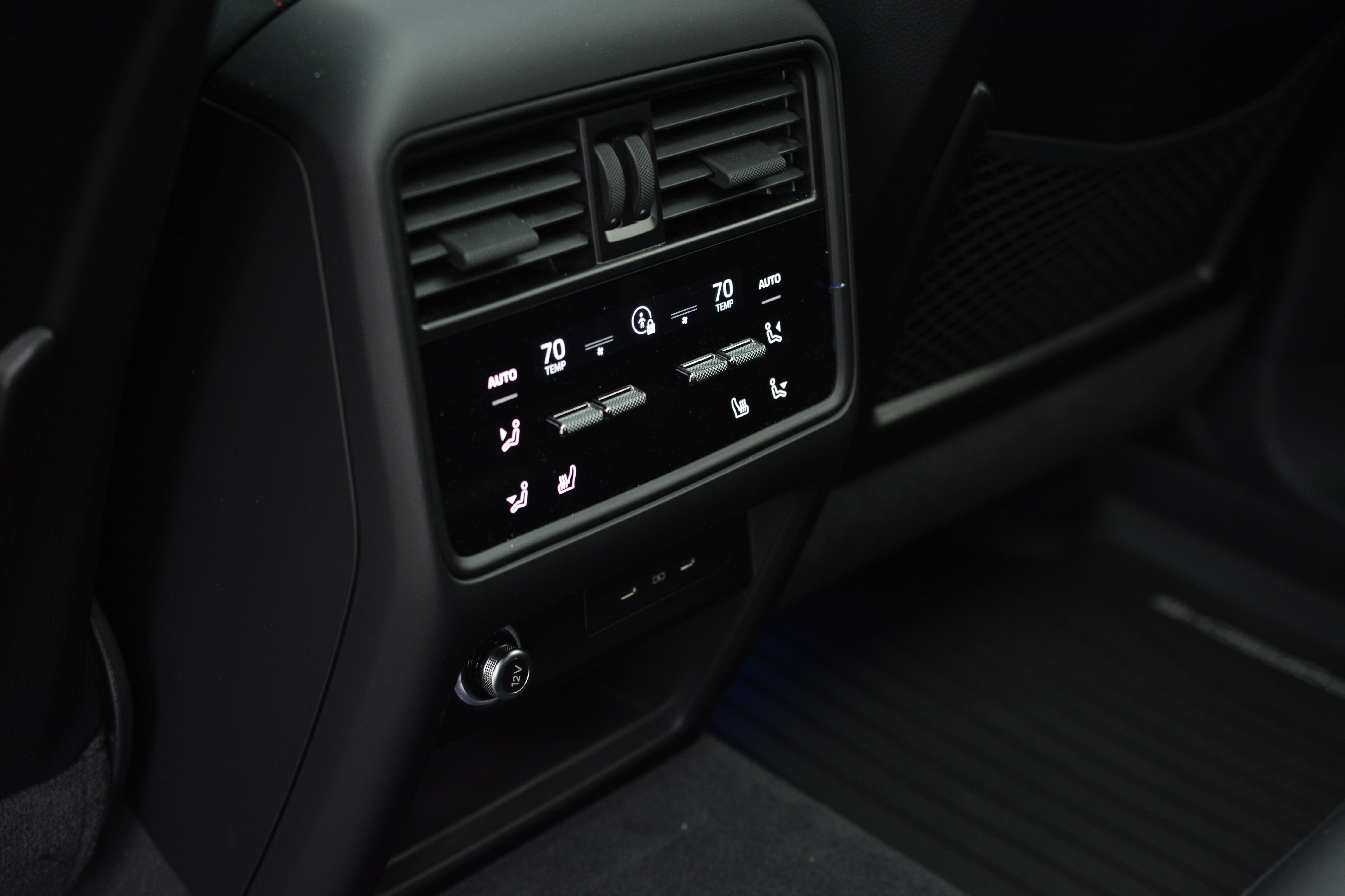 Certified 2025 Porsche Cayenne GTS AWD/4WD image 34