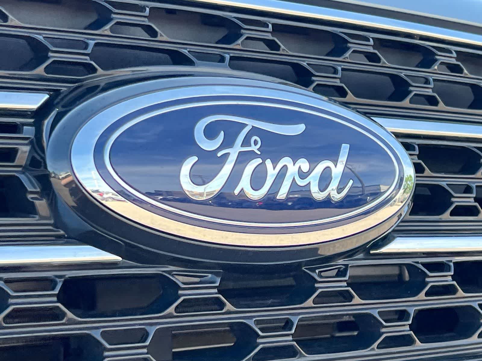 Used 2024 Ford Explorer XLT w/ Equipment Group 202A AWD/4WD image 13