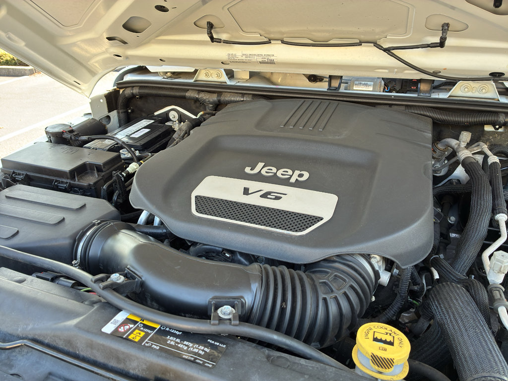 Used 2018 Jeep Wrangler Unlimited Sport w/ Connectivity Group AWD/4WD image 17