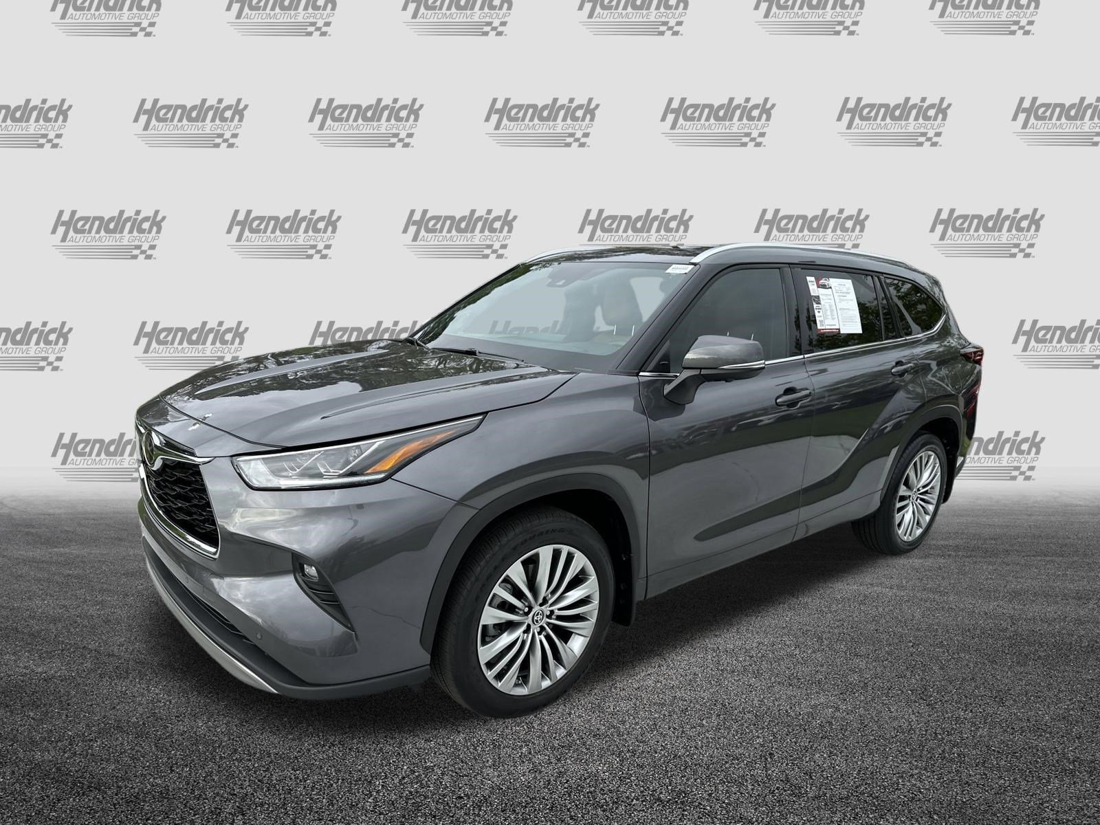 Used 2024 Toyota Highlander Platinum image 5
