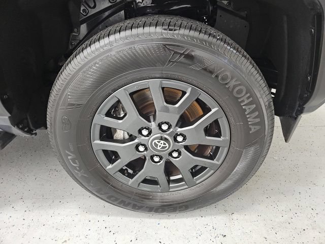 Used 2025 Toyota 4Runner SR5 AWD/4WD image 9