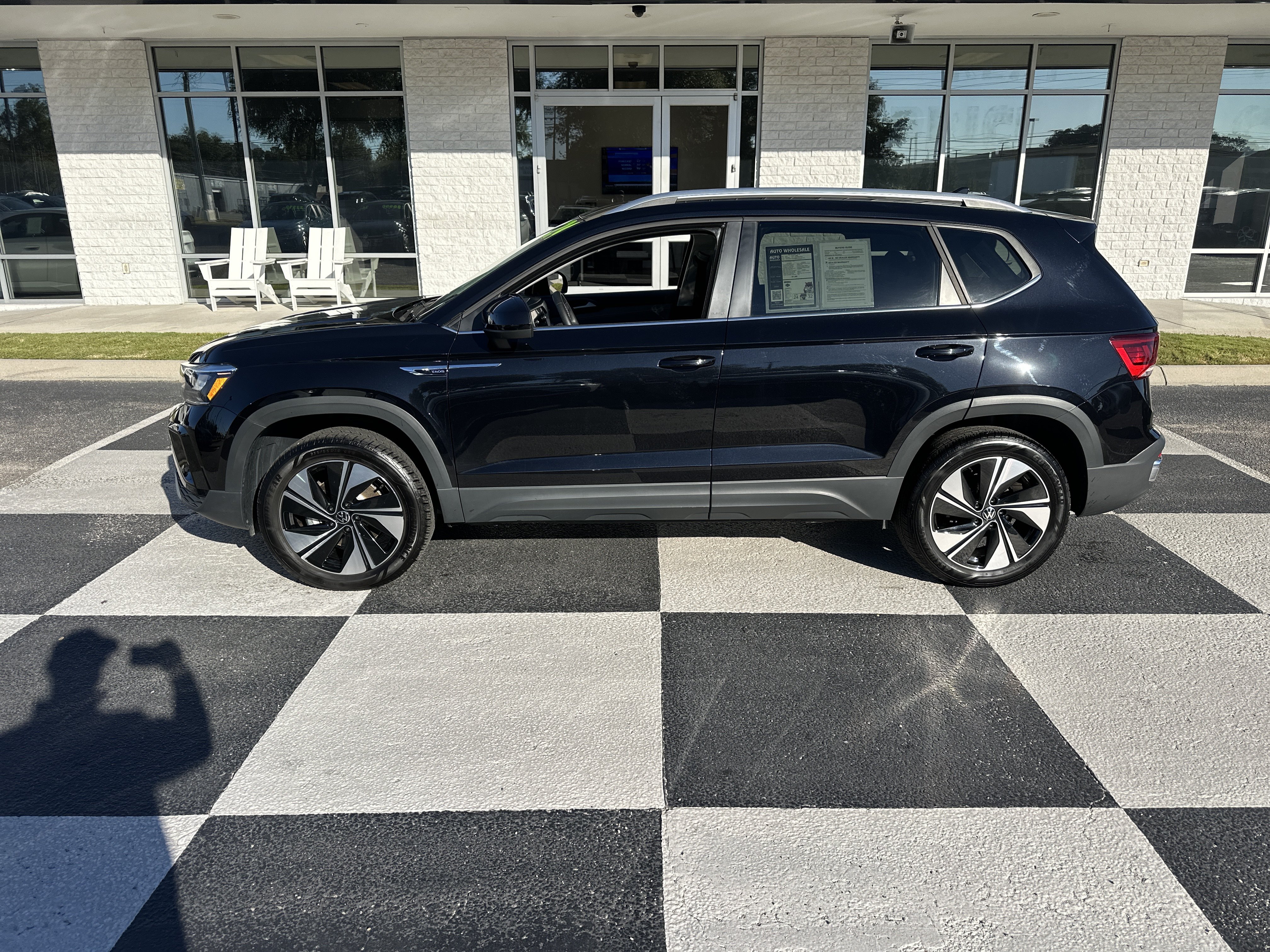 Used 2024 Volkswagen Taos SE w/ Panoramic Sunroof Package