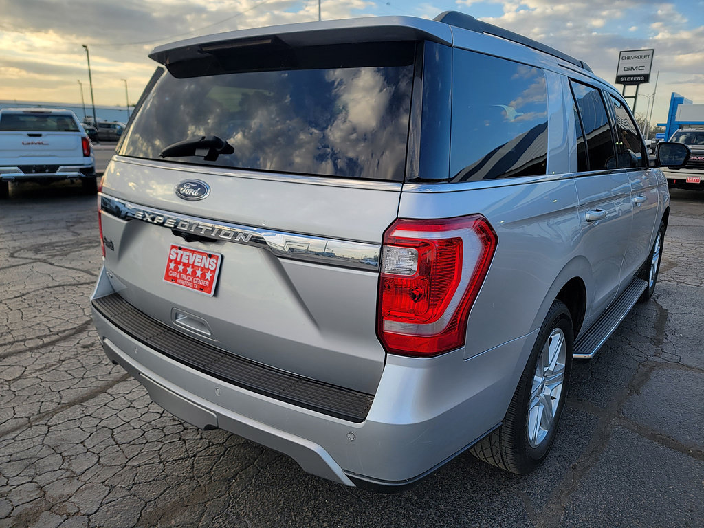 Used 2018 Ford Expedition XLT w/ Equipment Group 202A AWD/4WD image 8