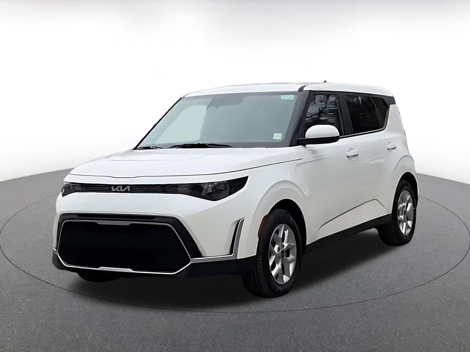 Used 2025 Kia Soul LX w/ LX Technology Package FWD image 7