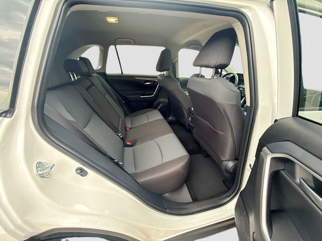 Used 2025 Toyota RAV4 XLE AWD/4WD image 28