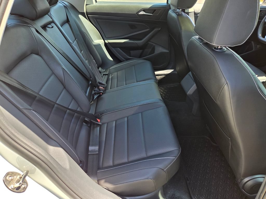 Used 2024 Volkswagen Jetta SE w/ Panoramic Sunroof Package FWD image 15
