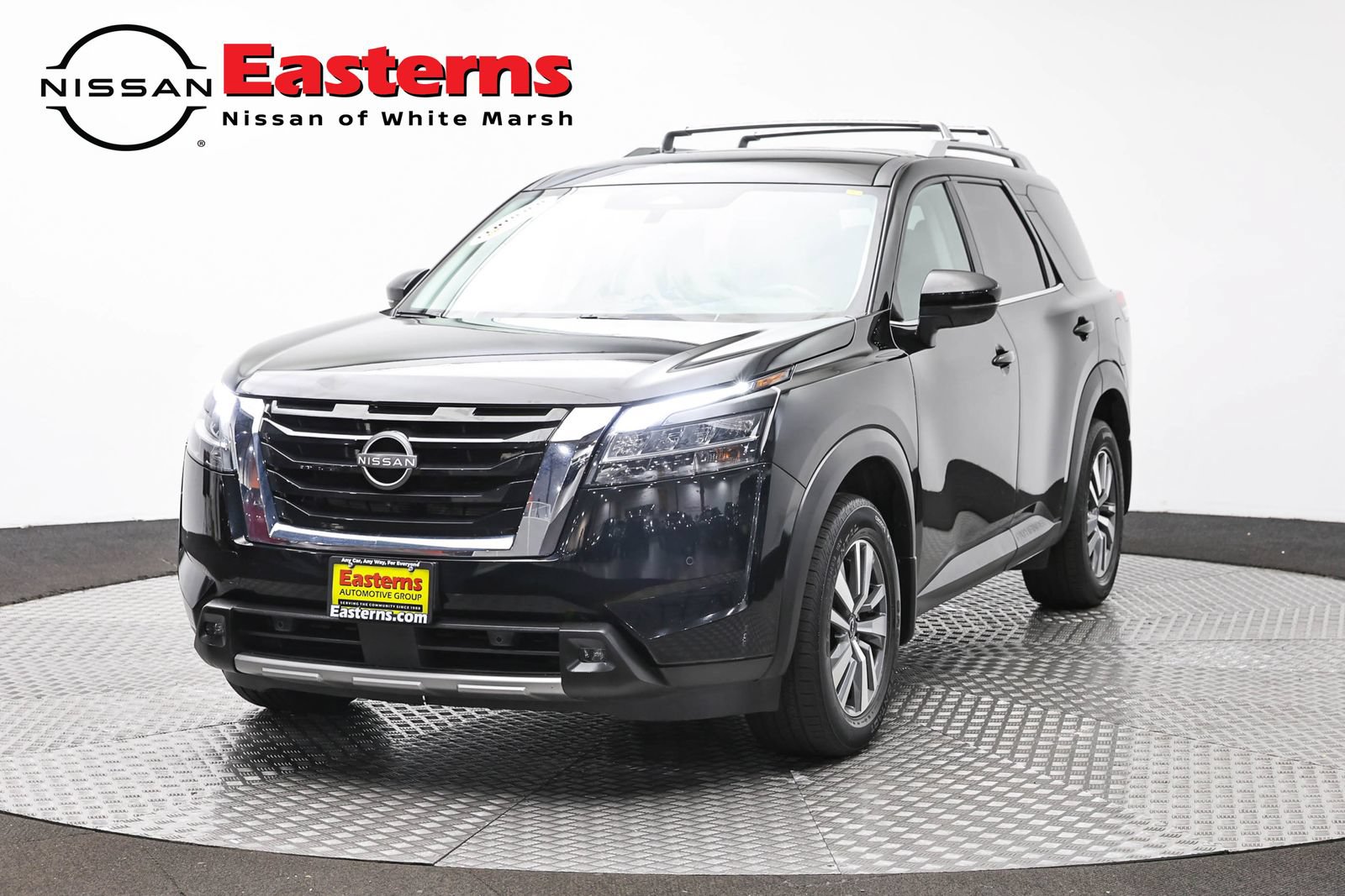 Used 2023 Nissan Pathfinder SL AWD/4WD image 1
