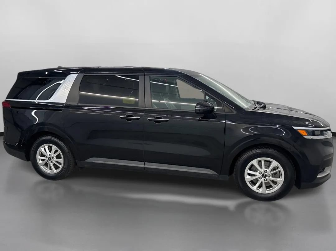 Used 2022 Kia Carnival LX FWD image 11