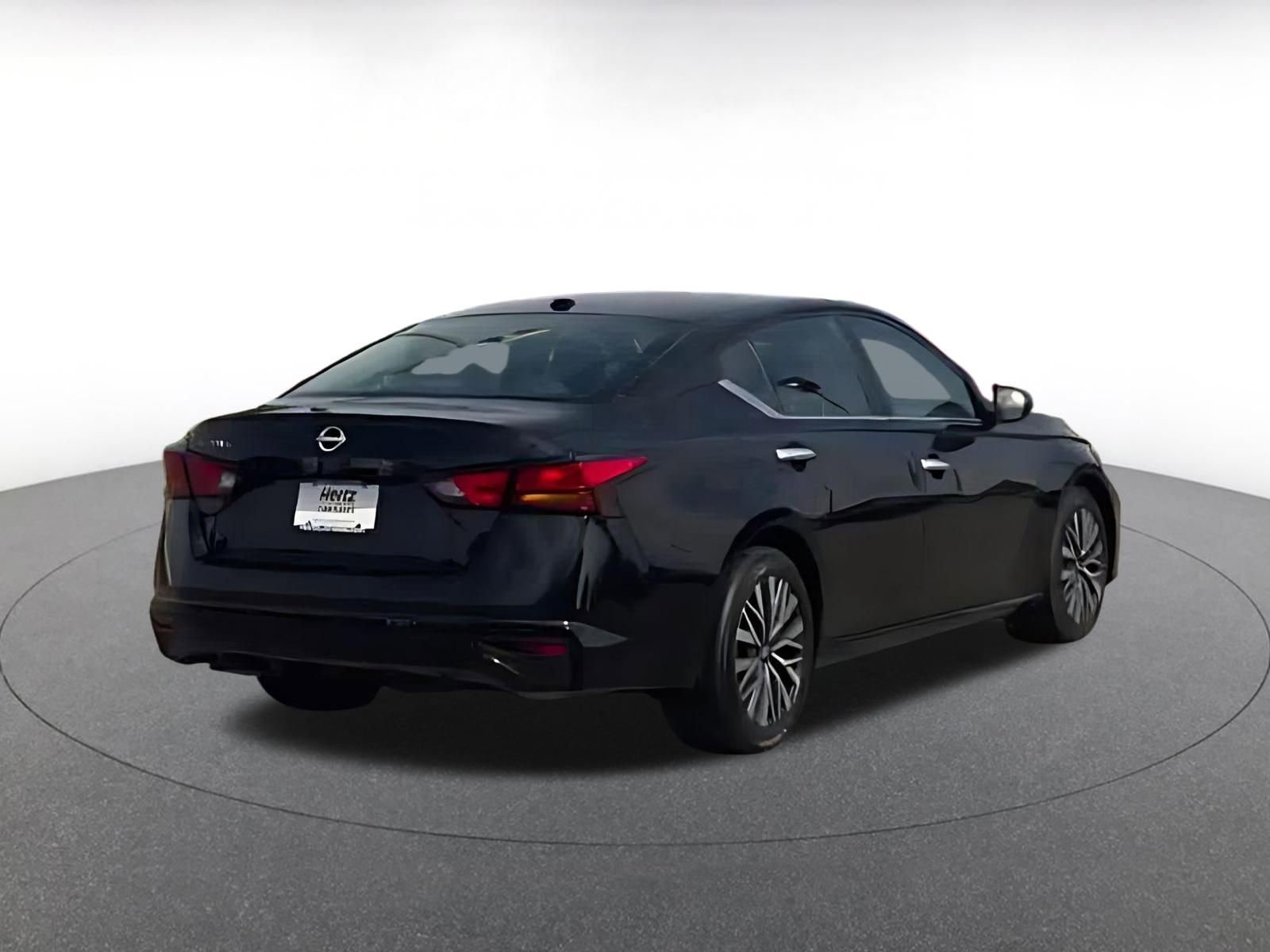 Used 2025 Nissan Altima 2.5 SV FWD image 11