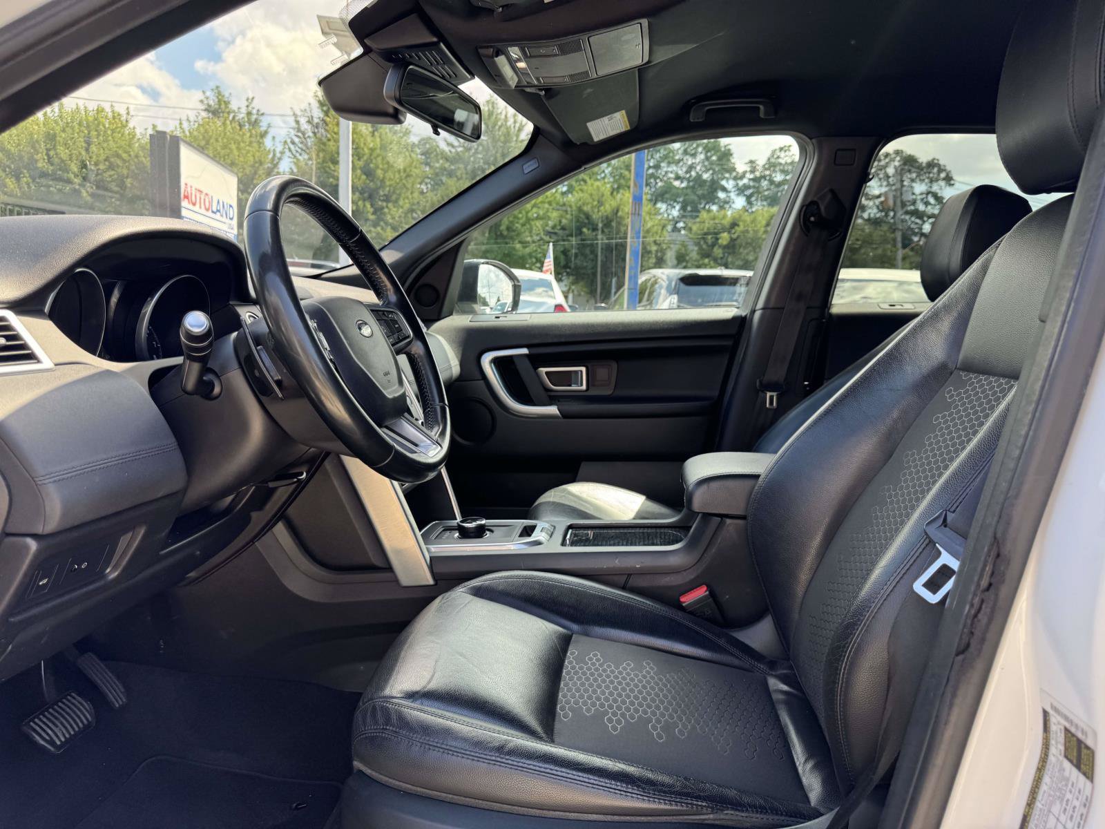 Used 2017 Land Rover Discovery Sport SE AWD/4WD image 13