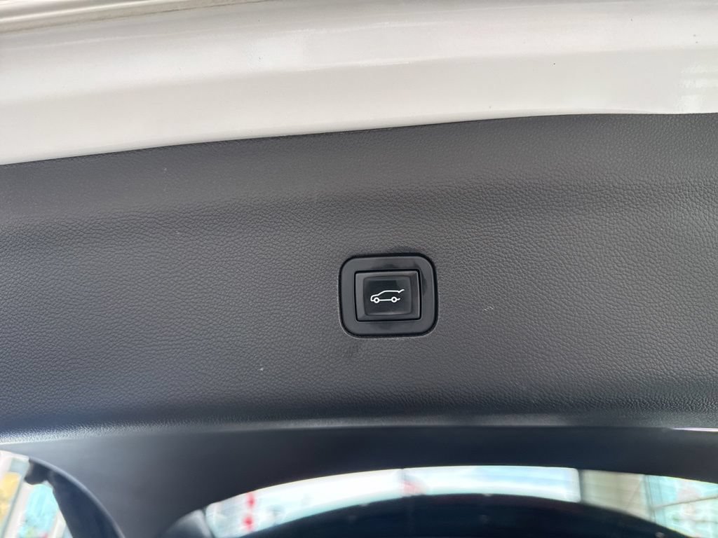 Used 2018 Buick Enclave Essence FWD image 8