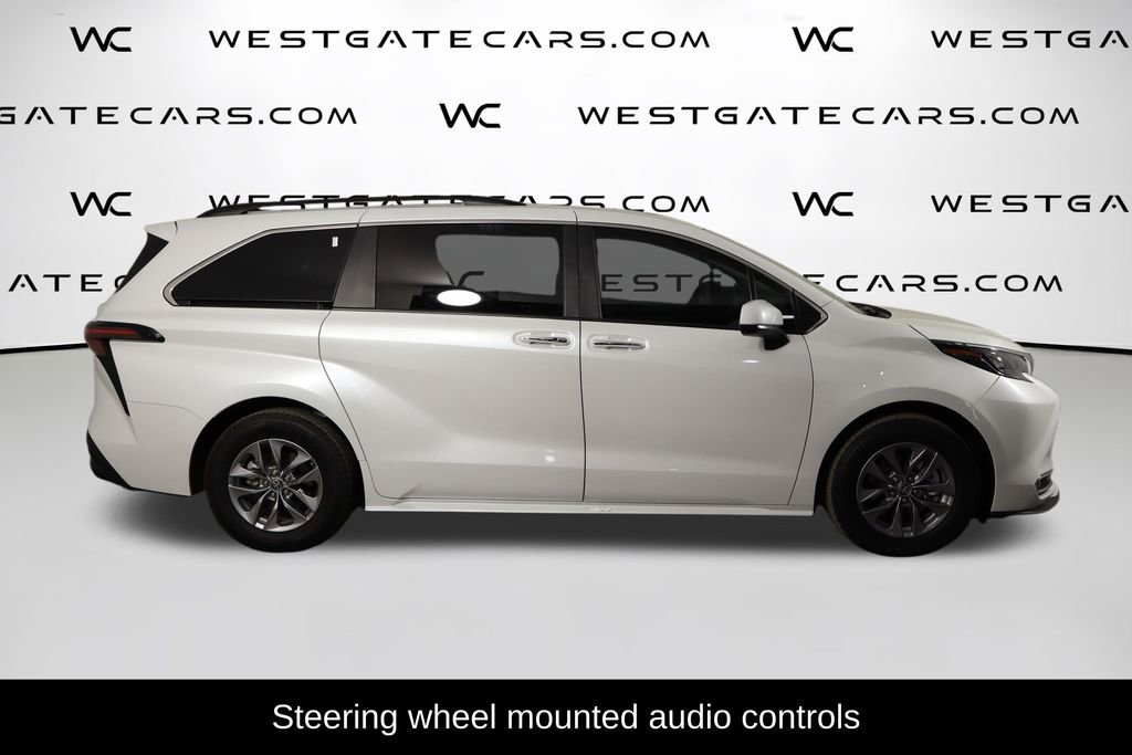Used 2024 Toyota Sienna XLE image 5