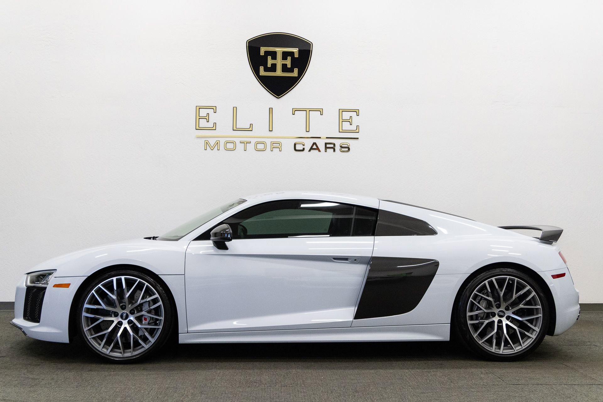 Used 2017 Audi R8 V10 plus AWD/4WD image 2