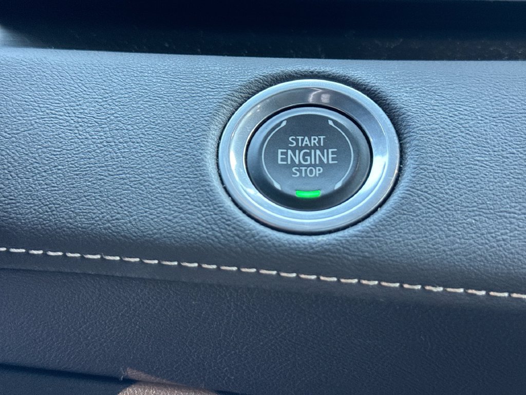 Used 2023 Cadillac Escalade Premium Luxury RWD image 22