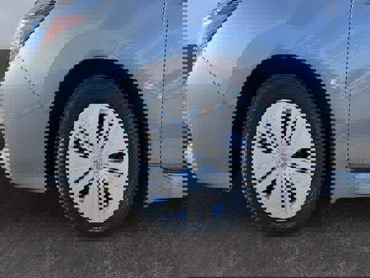 Used 2024 Nissan Leaf S image 9