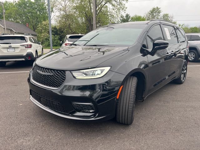 Used 2023 Chrysler Pacifica Limited w/ S Appearance Package AWD/4WD image 38