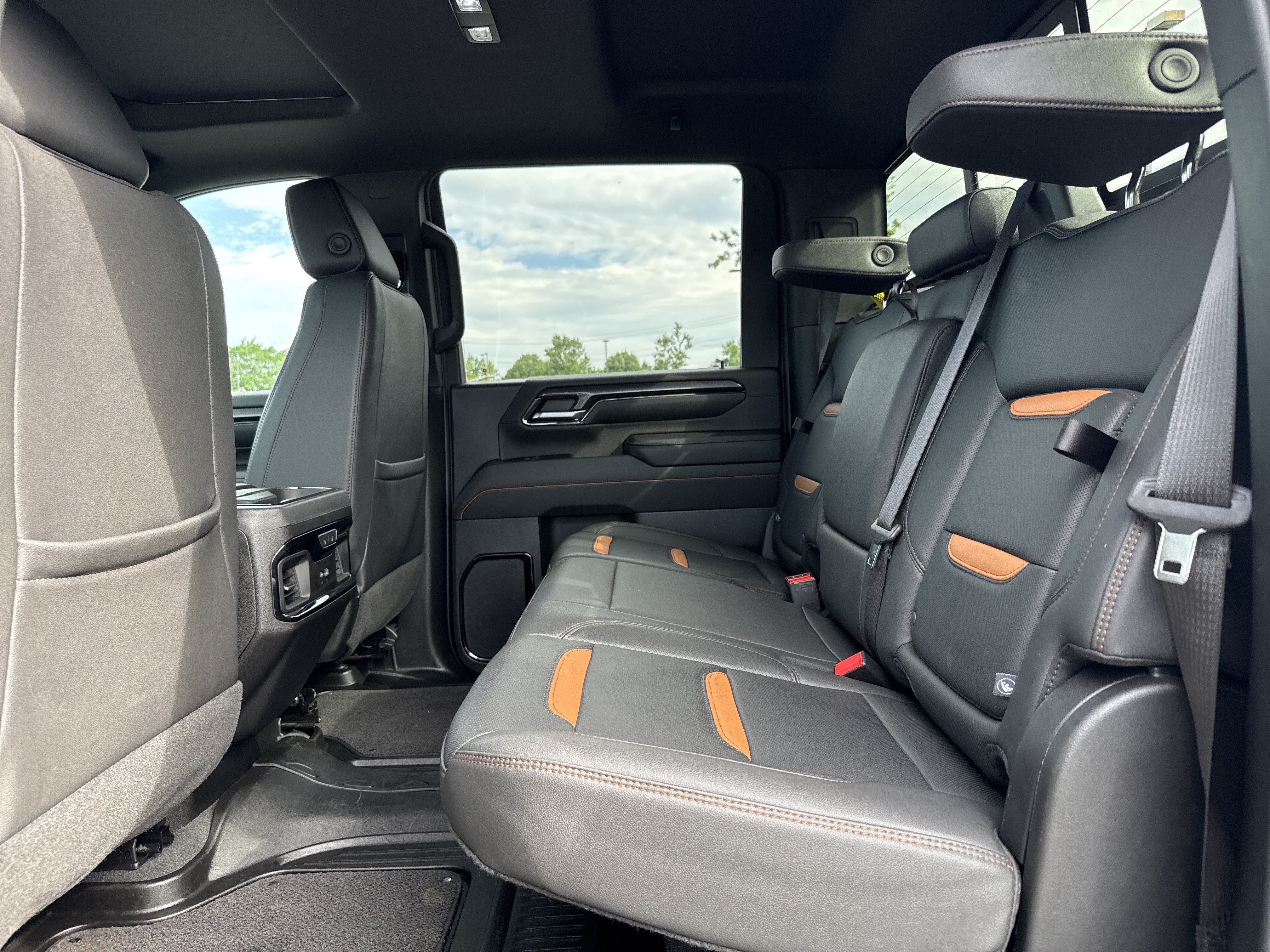 Used 2024 GMC Sierra 2500 AT4 w/ AT4 Premium Plus Package AWD/4WD image 28