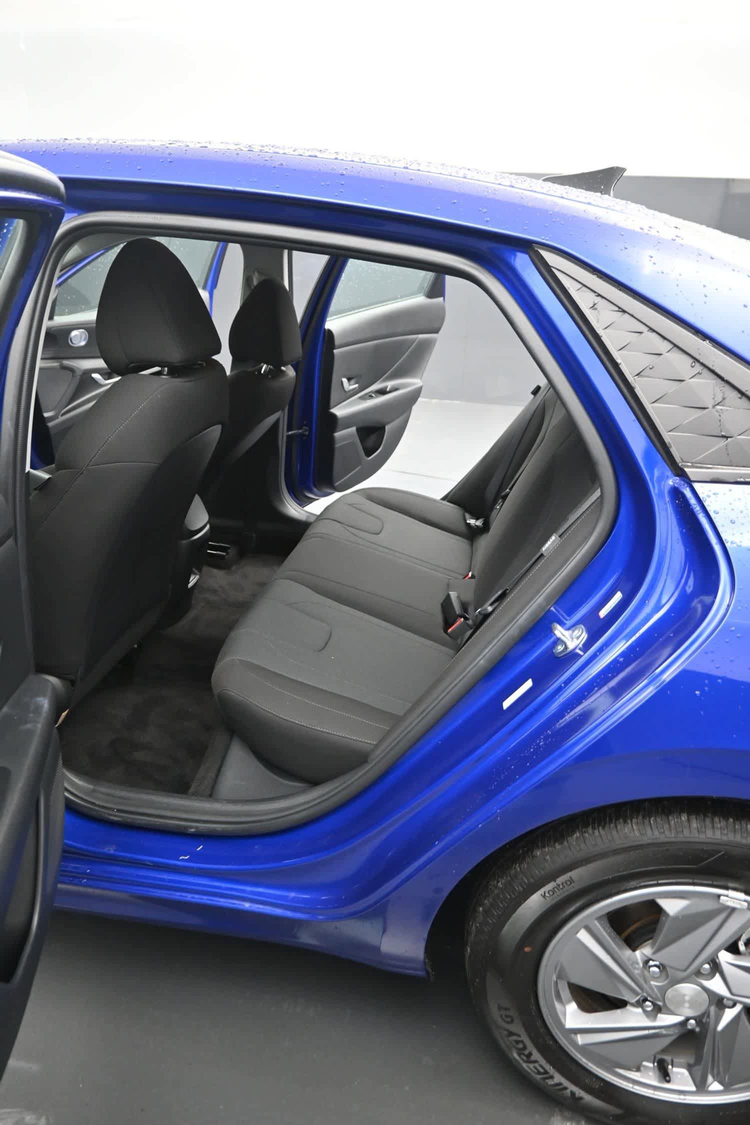 Used 2024 Hyundai Elantra SE FWD image 15