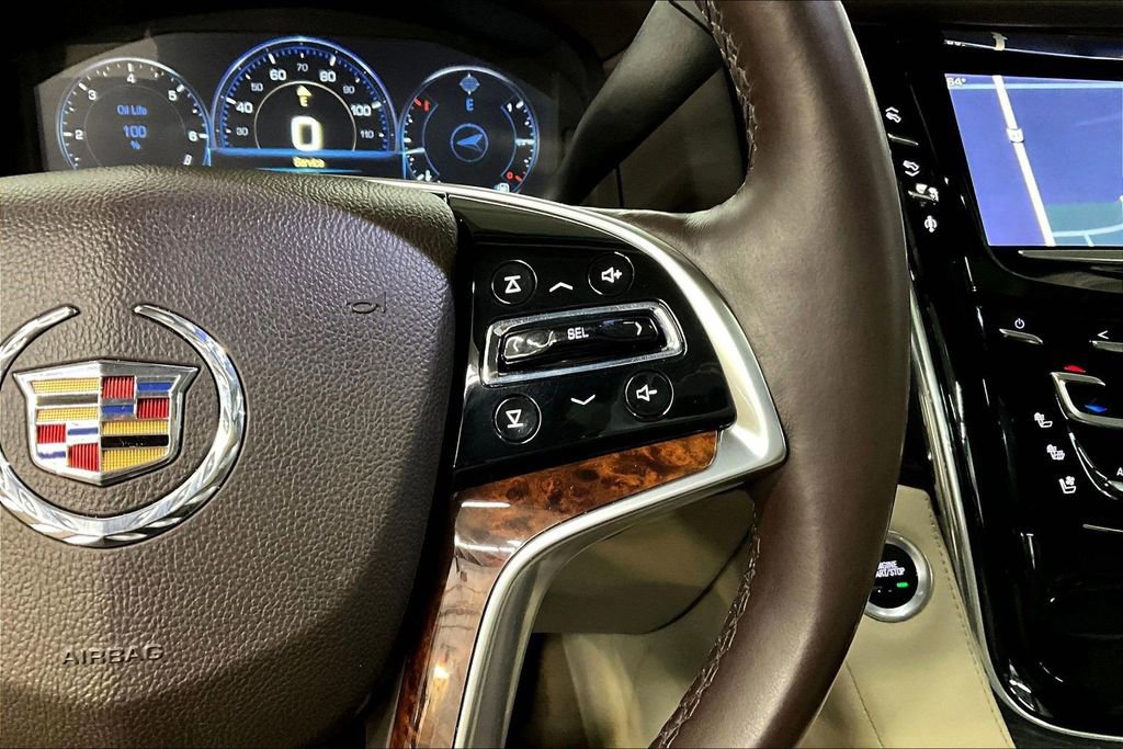 Used 2015 Cadillac Escalade Luxury image 12