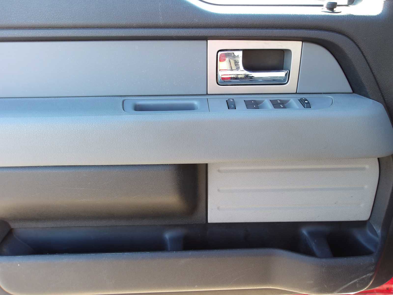 Used 2011 Ford F150 XLT w/ XLT Chrome Pkg image 15