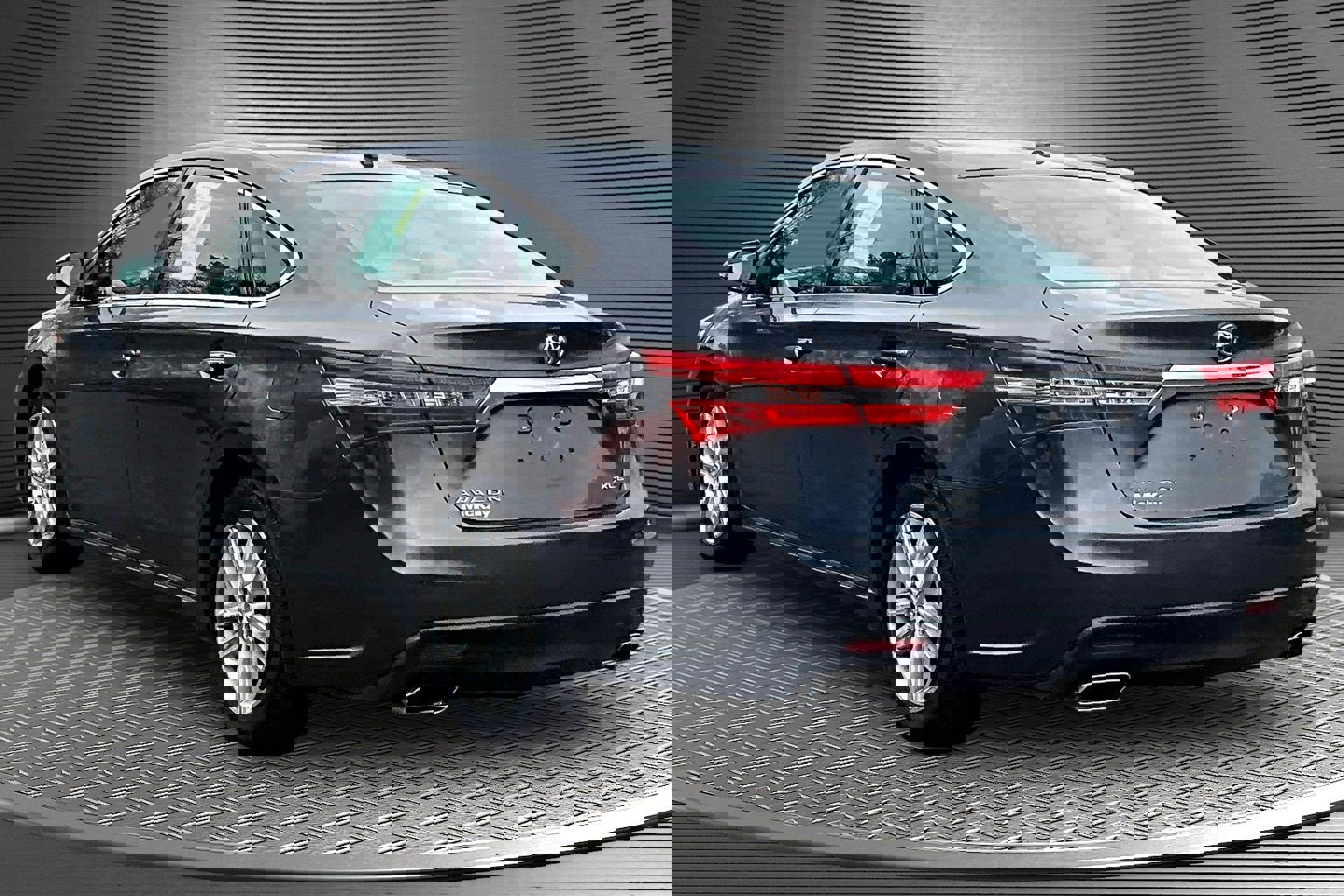 Used 2015 Toyota Avalon XLE image 4