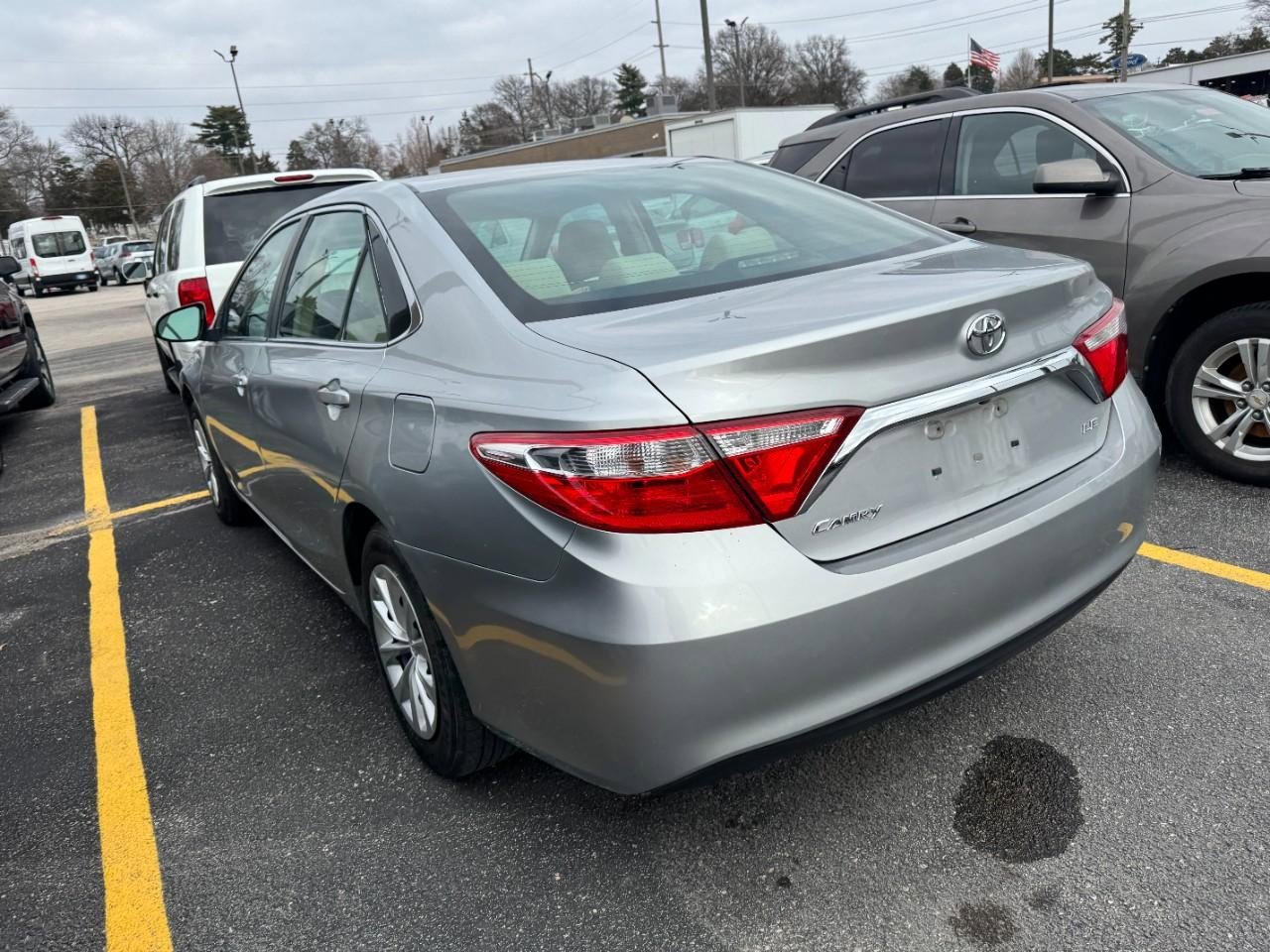 Used 2016 Toyota Camry LE image 4