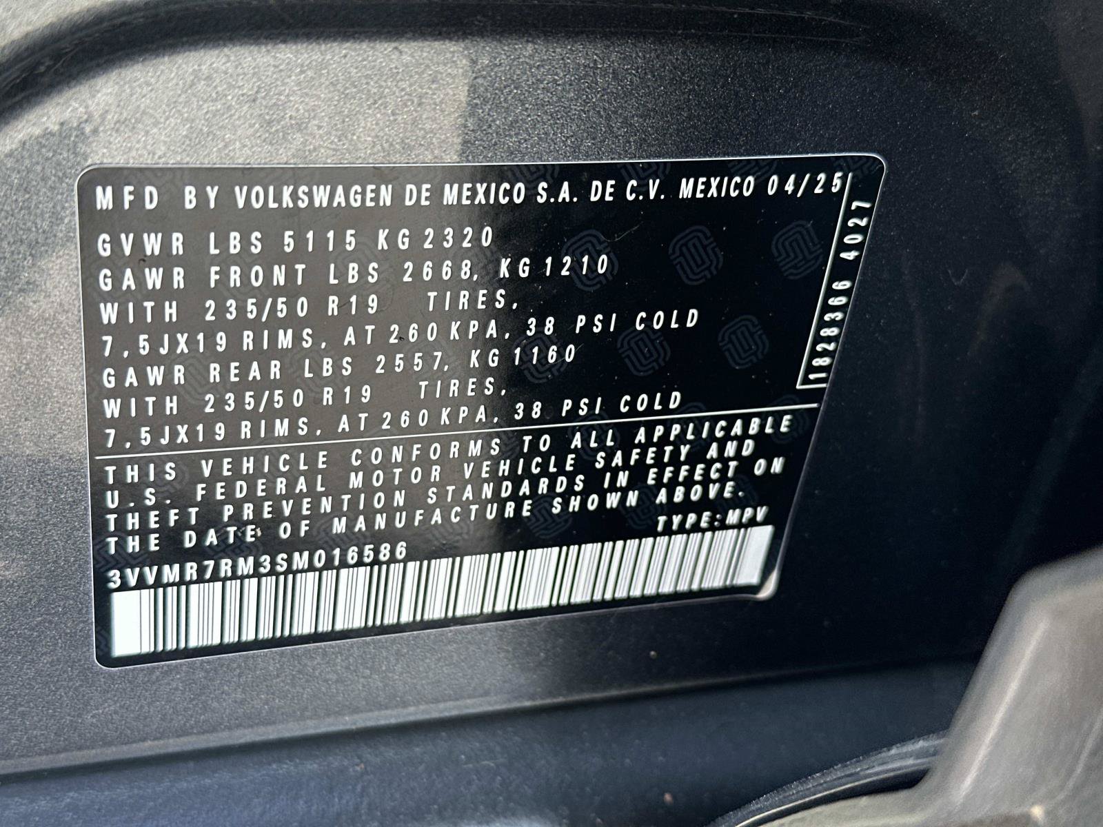 Used 2025 Volkswagen Tiguan SE w/ Panoramic Sunroof Package AWD/4WD image 18
